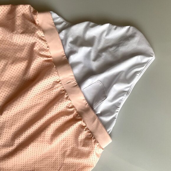 UNDER ARMOUR HEATGEAR LOOSE SHORTS EUC - Picture 8 of 13